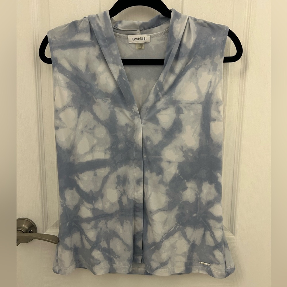 Calvin Klein Blue and White Stretchy V-Neck Shirt, Sz S